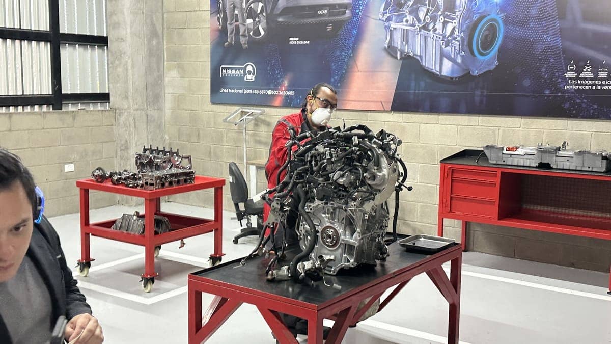 Nissan renueva su icónica vitrina Morato en Bogotá: Experiencia de otro nivel 8 Nueva Vitrina Nissan Morato talleres motores