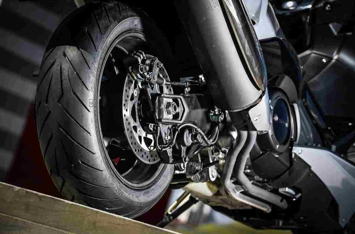 Pirelli lanza llantas para scooters: tecnología, agarre y seguridad en la ciudad 2 pirelli Diablo Rosso 0002