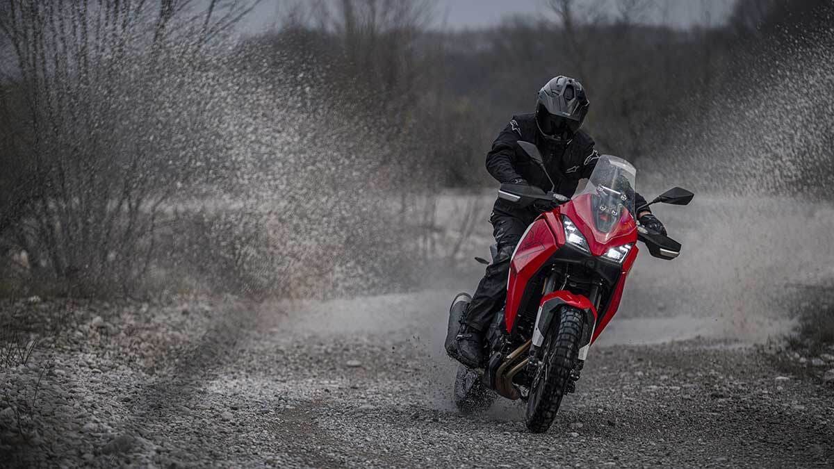 BMW R 1300 RS: La moto que no sabías que necesitabas (hasta que la ves rodar) 7 BMW R 1300 RS 10007