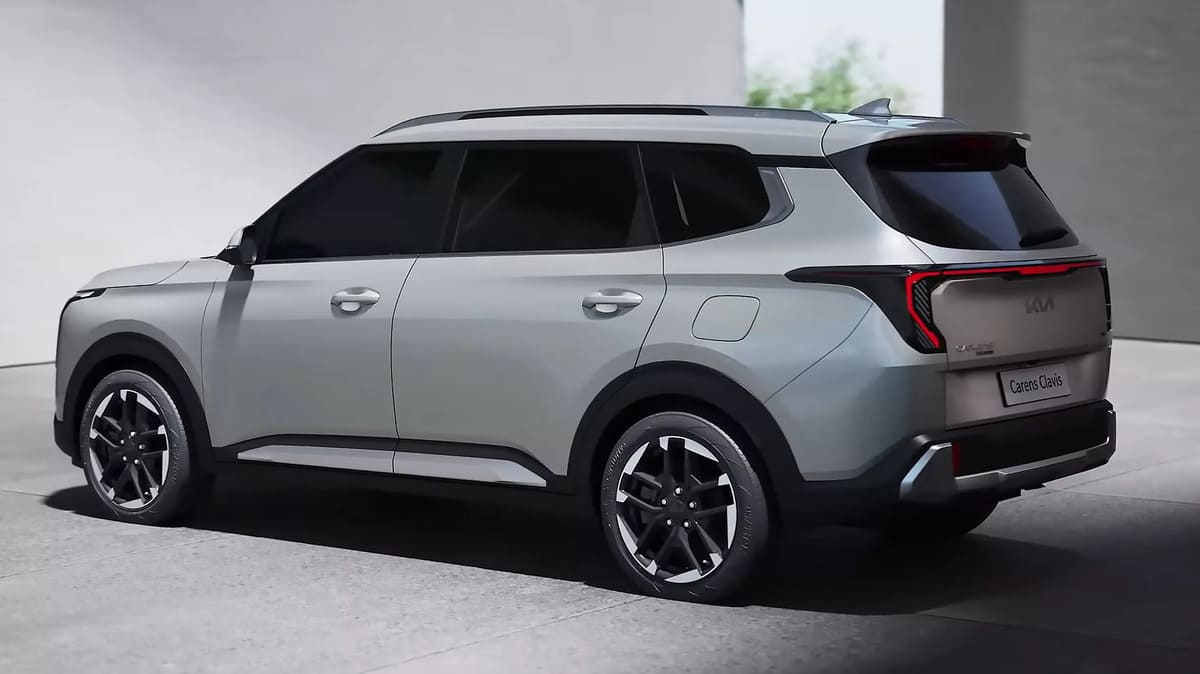 Kia Carens Clavis: Parece un Crossover Eléctrico ¡Pero No lo Es! 2 Kia Carens Clavis lateral
