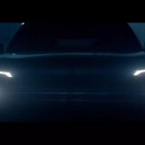 Kia Clavis frente
