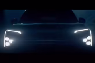 Kia Clavis frente