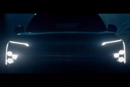 Kia Clavis frente