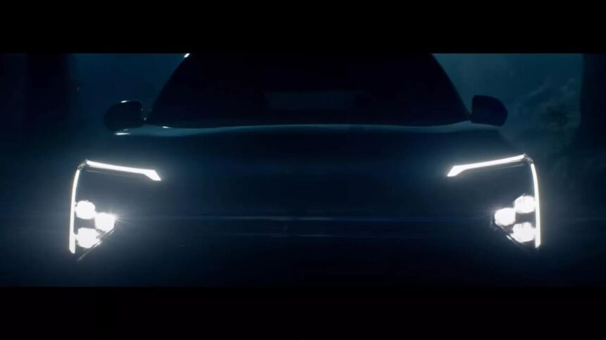 Kia Clavis frente