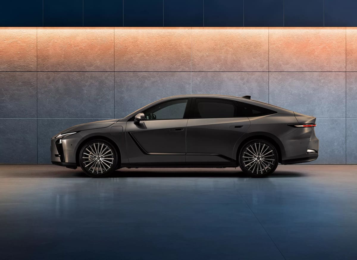 Nuevo Lexus ES 2025: El Sedán Japonés Que Quiere Destronar a BMW y Mercedes en Europa 6 Lexus ES350e 2025 Europa 0006