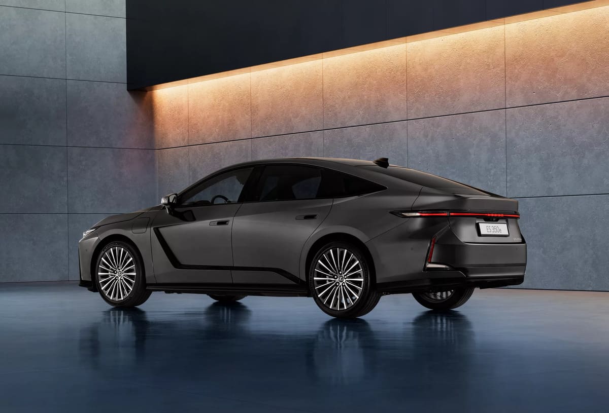 Nuevo Lexus ES 2025: El Sedán Japonés Que Quiere Destronar a BMW y Mercedes en Europa 7 Lexus ES350e 2025 Europa 0007