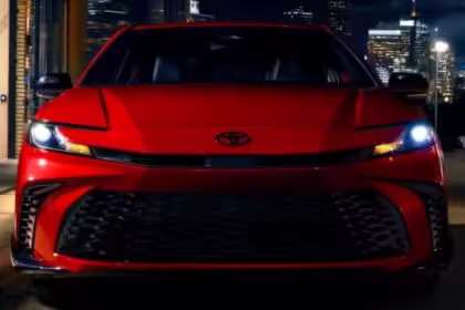 Toyota Camry Nightshade Edition 2026 frente