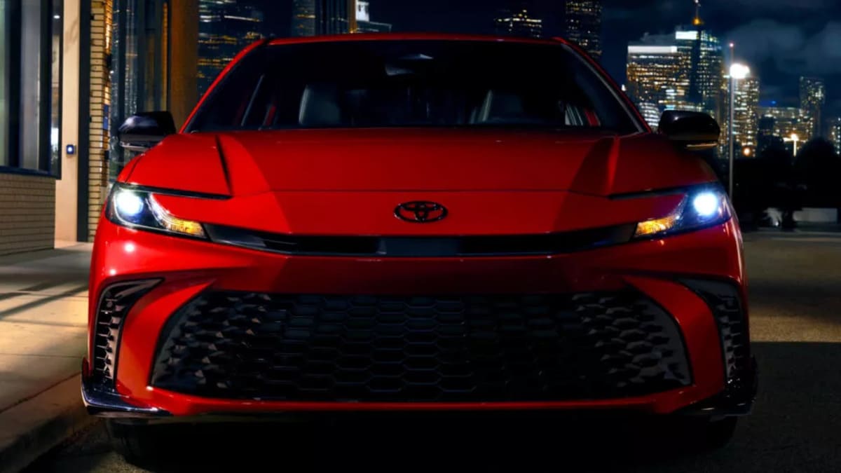 Toyota Camry Nightshade Edition 2026: Estilo y Tecnología Híbrida 7 Toyota Camry Nightshade Edition 2026 frente