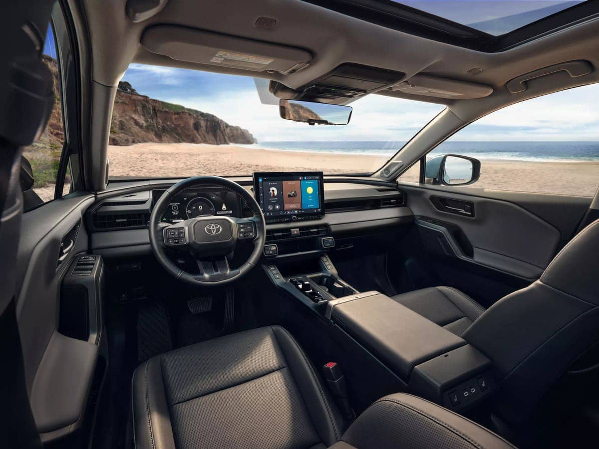 Nuevo Toyota RAV4 2026: Rediseño Total, y Solo Híbrida en todas sus versiones 4 Toyota RAV4 2026 interior