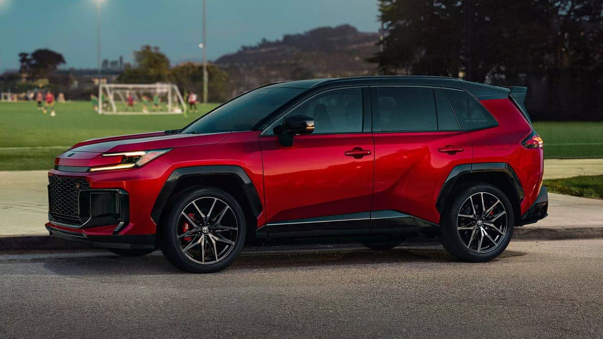 Nuevo Toyota RAV4 2026: Rediseño Total, y Solo Híbrida en todas sus versiones 7 Nuevo Toyota RAV4 2026 lateral