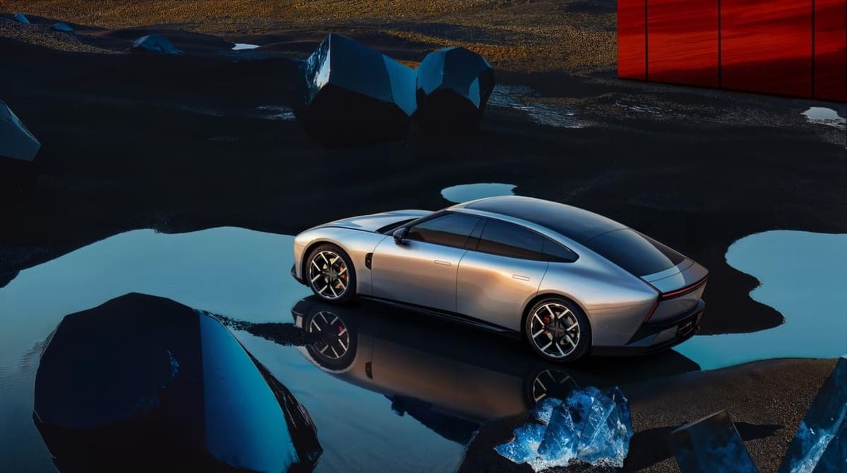 Xpeng P7 2025: primeras imágenes del coupé eléctrico que promete conquistar las calles 2 Xpeng P7 2025 desde arriba