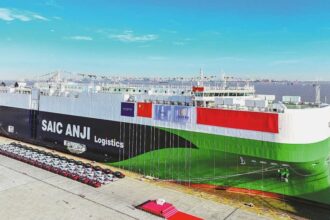 barco mas grande del mundo transporte autos 002