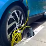 cargador aceras autos electricos 003