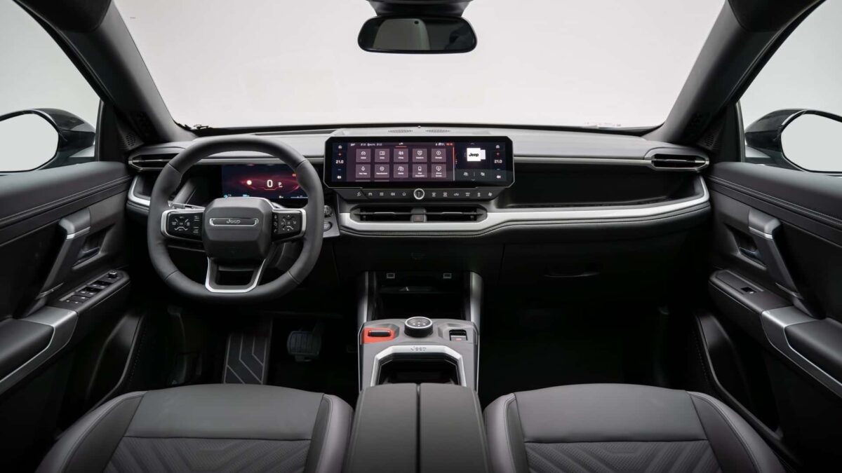 Nuevo Jeep Compass 2026: Más tecnológico, electrificado y con espíritu aventurero intacto 4 Nuevo Jeep Compass 2026 interior