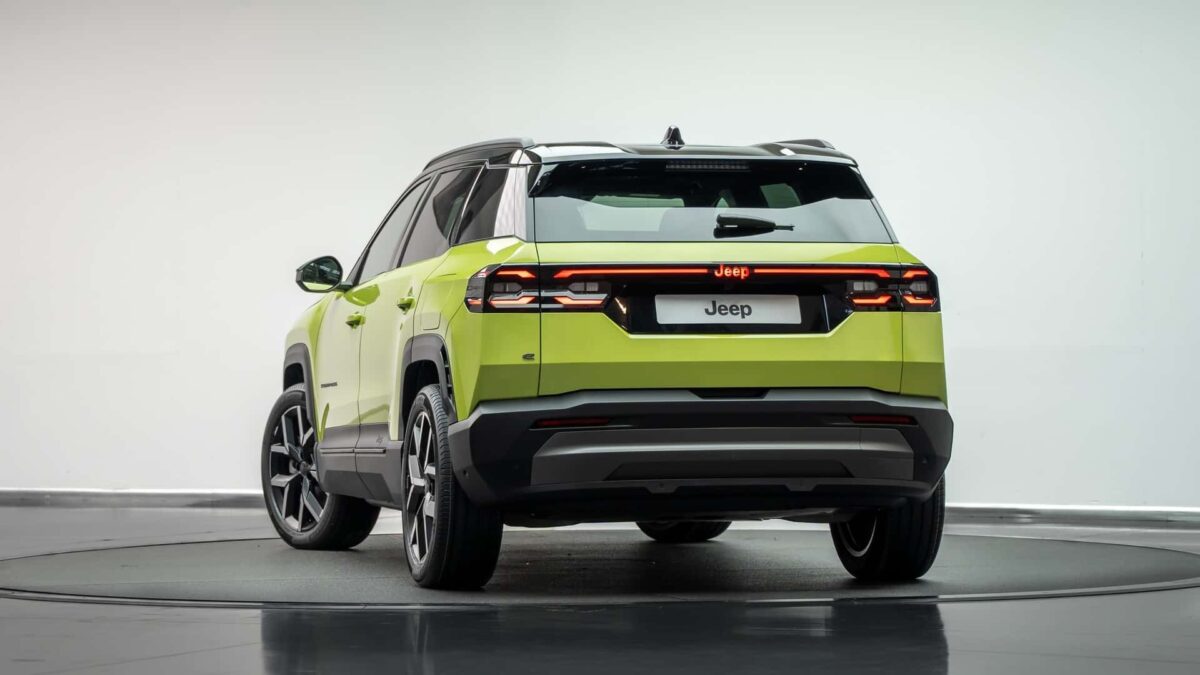 Nuevo Jeep Compass 2026: Más tecnológico, electrificado y con espíritu aventurero intacto 2 Nuevo Jeep Compass 2026 por detras