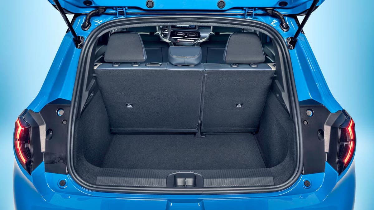 Así es el Nissan Micra 2026: El eléctrico japonés que desafía al Renault 5 6 Nissan Micra 2026 maletero