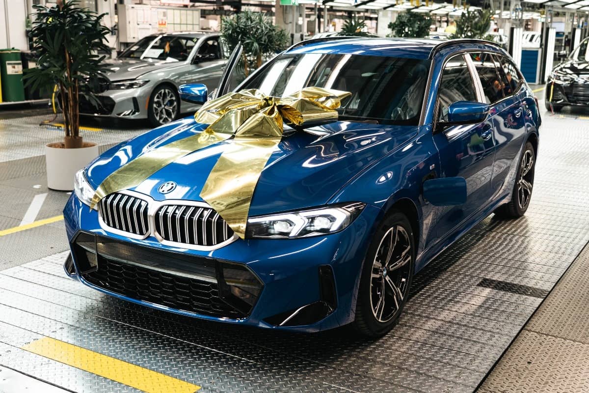 BMW alcanza los 3 millones de vehículos electrificados: el viaje hacia una revolución sobre ruedas aún no termina 2 BMW 330e Touring 3.000.000 electrificados 0002