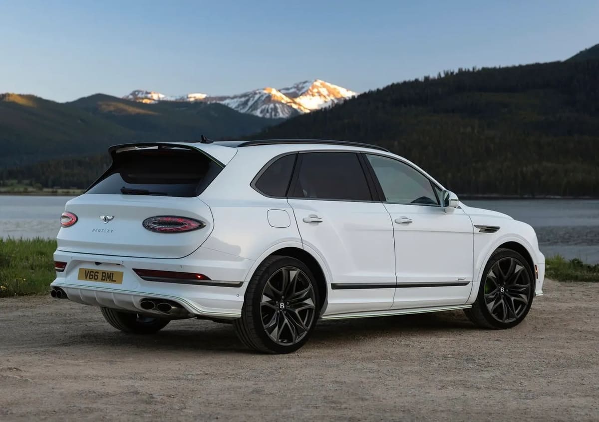 Bentley Bentayga Speed 2026: El lado más atrevido del lujo 4 Bentley Bentayga Speed 2026 lateral