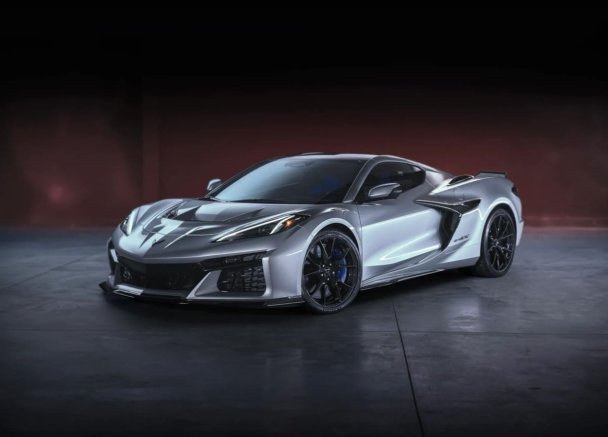 Corvette ZR1X 2026: El primer híbrido con 1,250 caballos que acelera de 0 a 100 km/h en solo 2 segundos 3 Chevrolet Corvette ZR1X 2026 00005