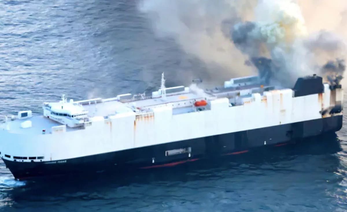 Incendio del Morning Midas: 3.000 Autos quemándose en el Mar la amenaza oculta del transporte de autos eléctricos 4 Morning Midas fire 0001