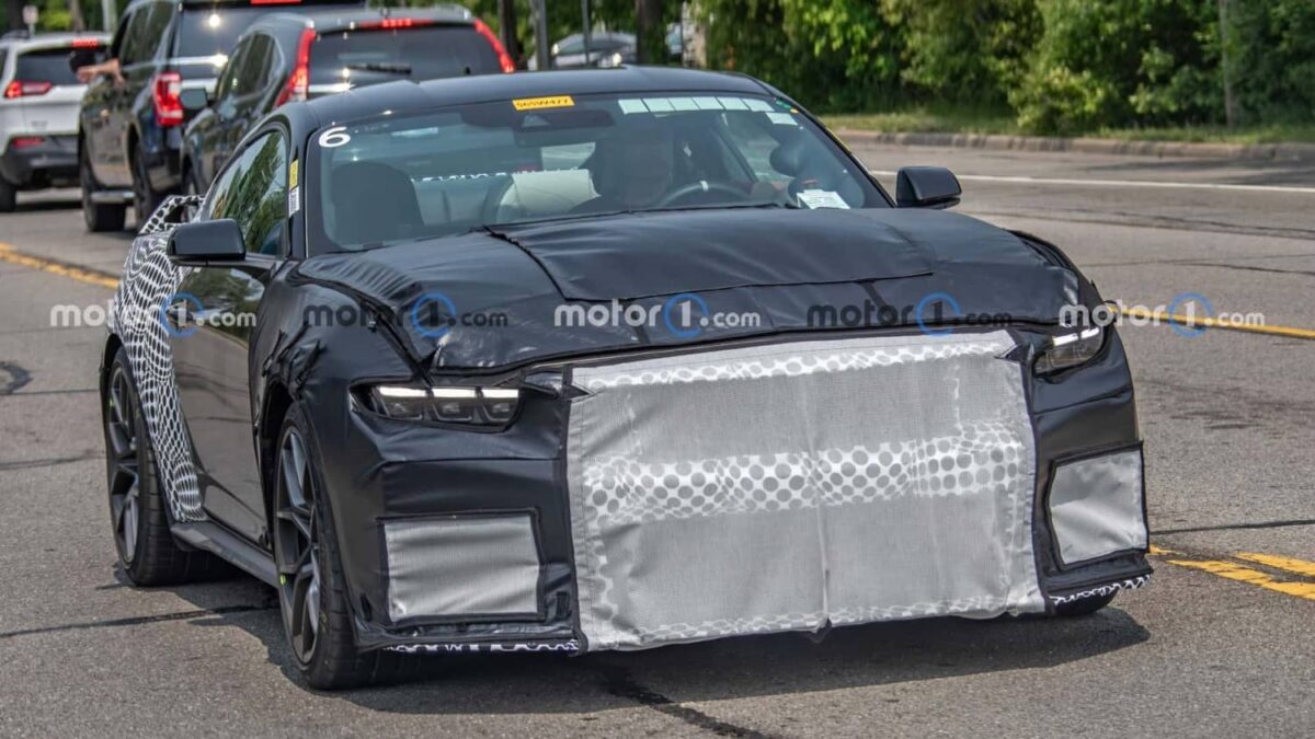 Nuevo Shelby GT500 2026: lo que sabemos sobre su brutal diseño y sus más de 800 caballos 2 Shelby GT500 camuflado 0003