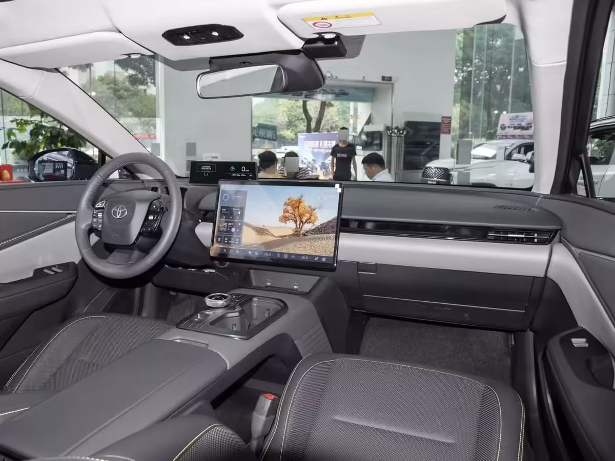 Toyota bZ5: El SUV eléctrico que quiere destronar al Model Y 5 Toyota bZ5 tablero