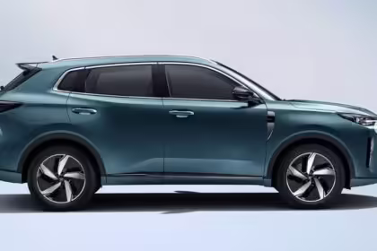 Changan CS55 Plus Híbrido Enchufable lateral