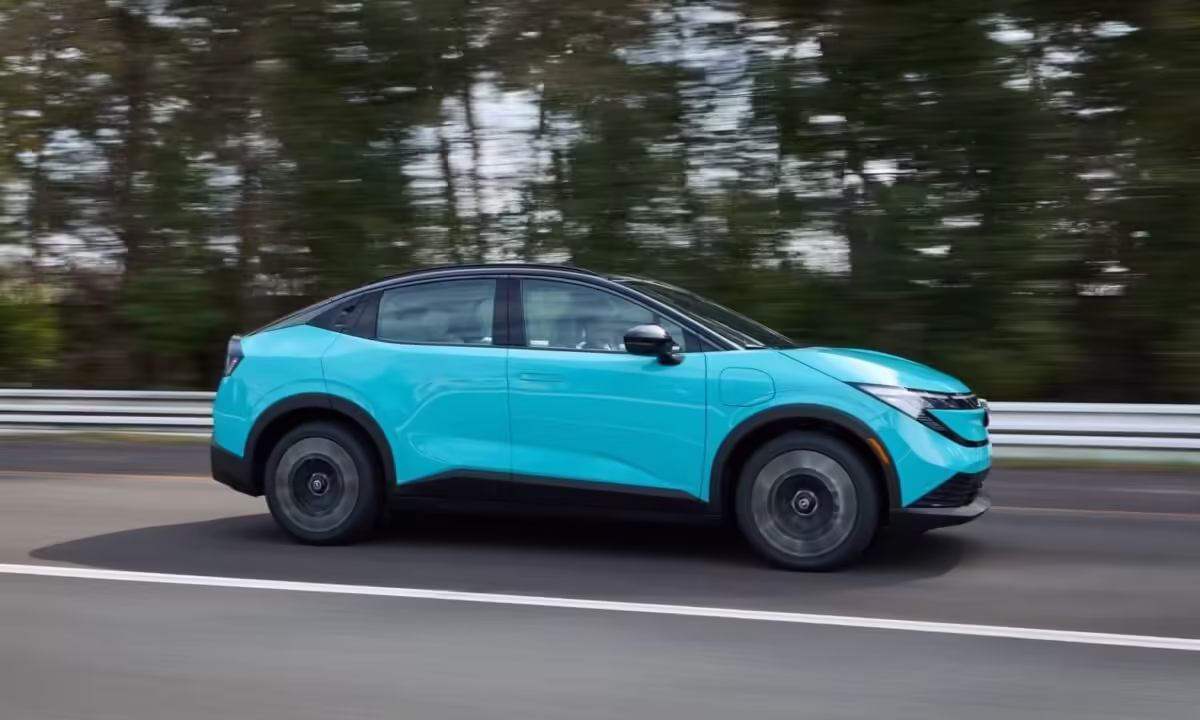 Nuevo Nissan Leaf 2026: el SUV eléctrico que quiere revolucionarlo todo de nuevo 3 Nissan Leaf 2026 lateral