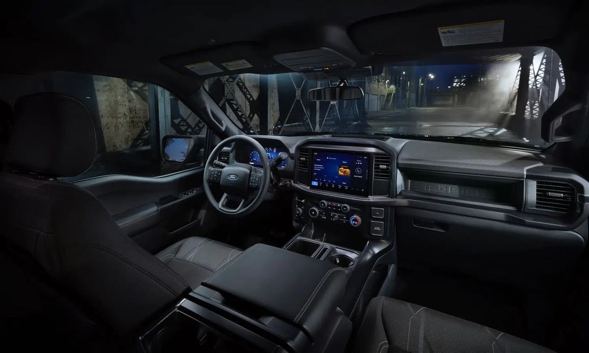 Ford F-150 Lobo 2025: La nueva pick up urbana que sacude el asfalto con fuerza y estilo 4 Ford F-150 Lobo 2025 interior