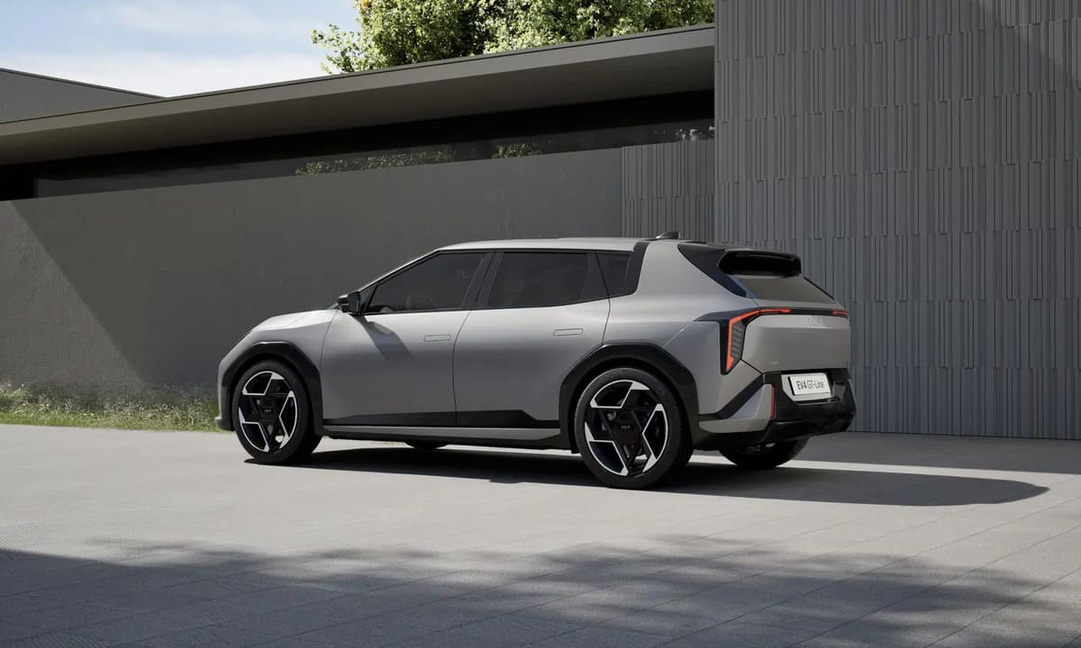 Kia EV4: el eléctrico que podría destronar a Tesla… o al menos sacudirle el trono 5 Kia EV4 2026 001