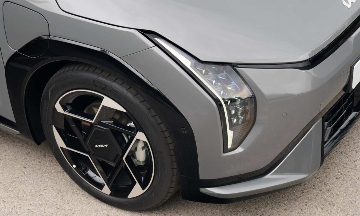 Kia EV4: el eléctrico que podría destronar a Tesla… o al menos sacudirle el trono 6 Kia EV4 2026 003