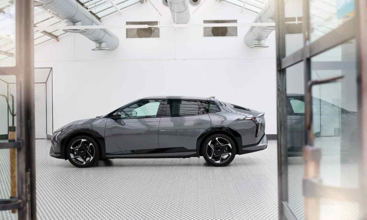 Kia EV4: el eléctrico que podría destronar a Tesla… o al menos sacudirle el trono 3 Kia EV4 2026 005
