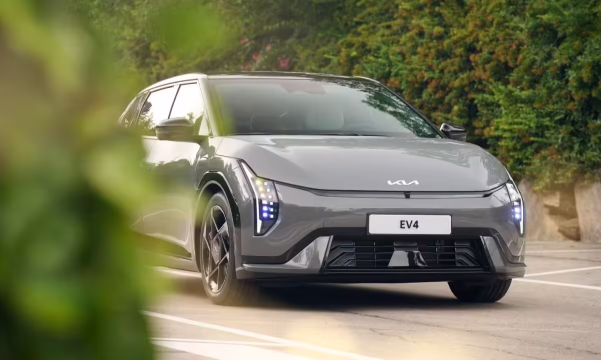 Kia EV4: el eléctrico que podría destronar a Tesla… o al menos sacudirle el trono 2 Kia EV4 2026 006