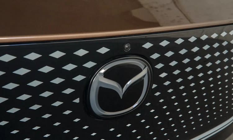 Mazda renueva su logo: adiós al cromado, bienvenida la simplicidad y la electrificación 5 mazda logo