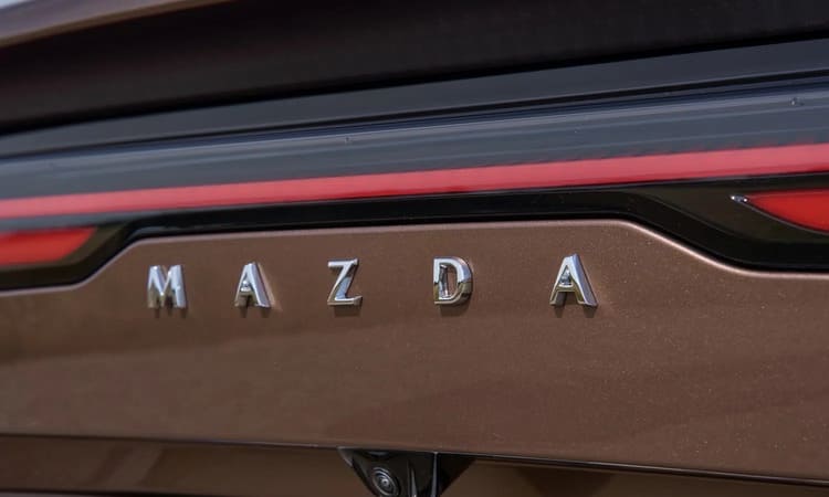 Mazda renueva su logo: adiós al cromado, bienvenida la simplicidad y la electrificación 4 Mazda 6e 35.jpeg