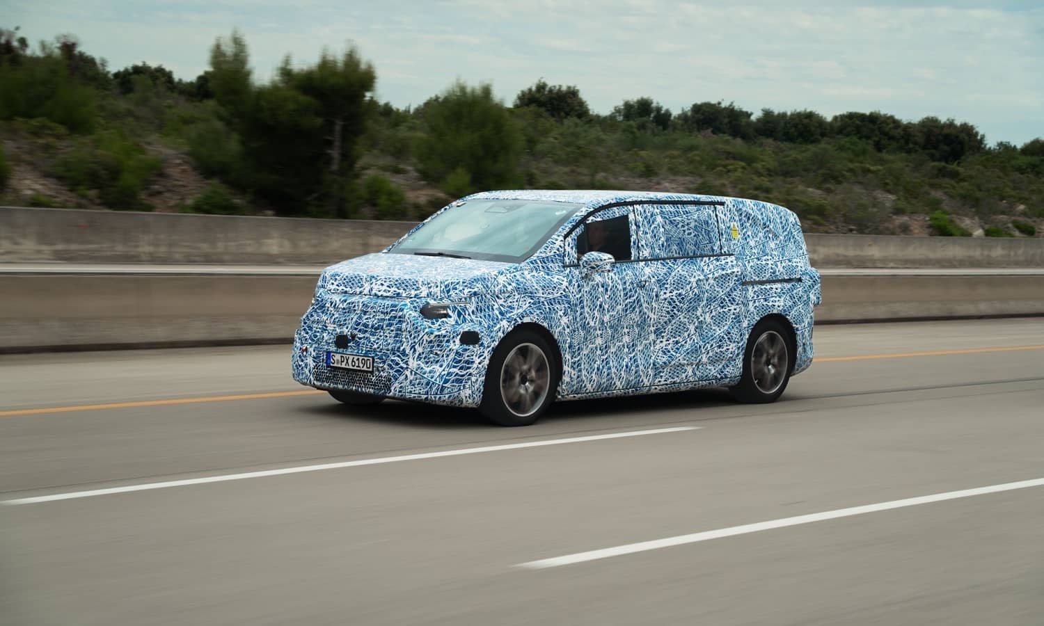 Mercedes VLE: La nueva van eléctrica que redefine la movilidad de Mercedes-Benz 1 Mercedes Benz VLE oficial spy photo 7