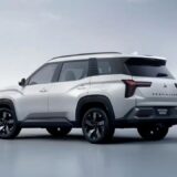 Mitsubishi Destinator detras