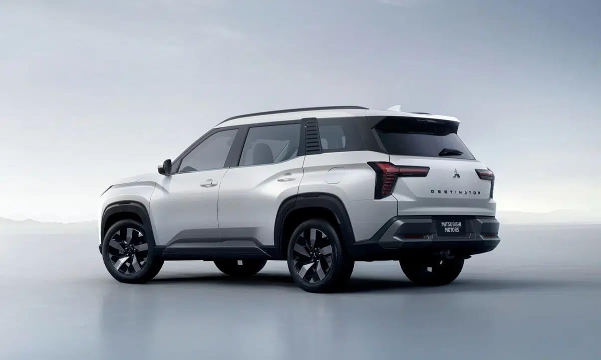 Mitsubishi Destinator: El nuevo SUV de 7 plazas para conquistar los mercados emergentes 1 Mitsubishi Destinator detras