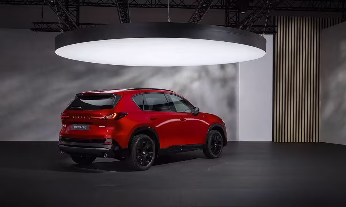 Nuevo Mazda CX-5 2026: Precios y Características del SUV japonés que crece en tamaño, tecnología y eficiencia 5 Nuevo Mazda CX-5 2026 por detrás