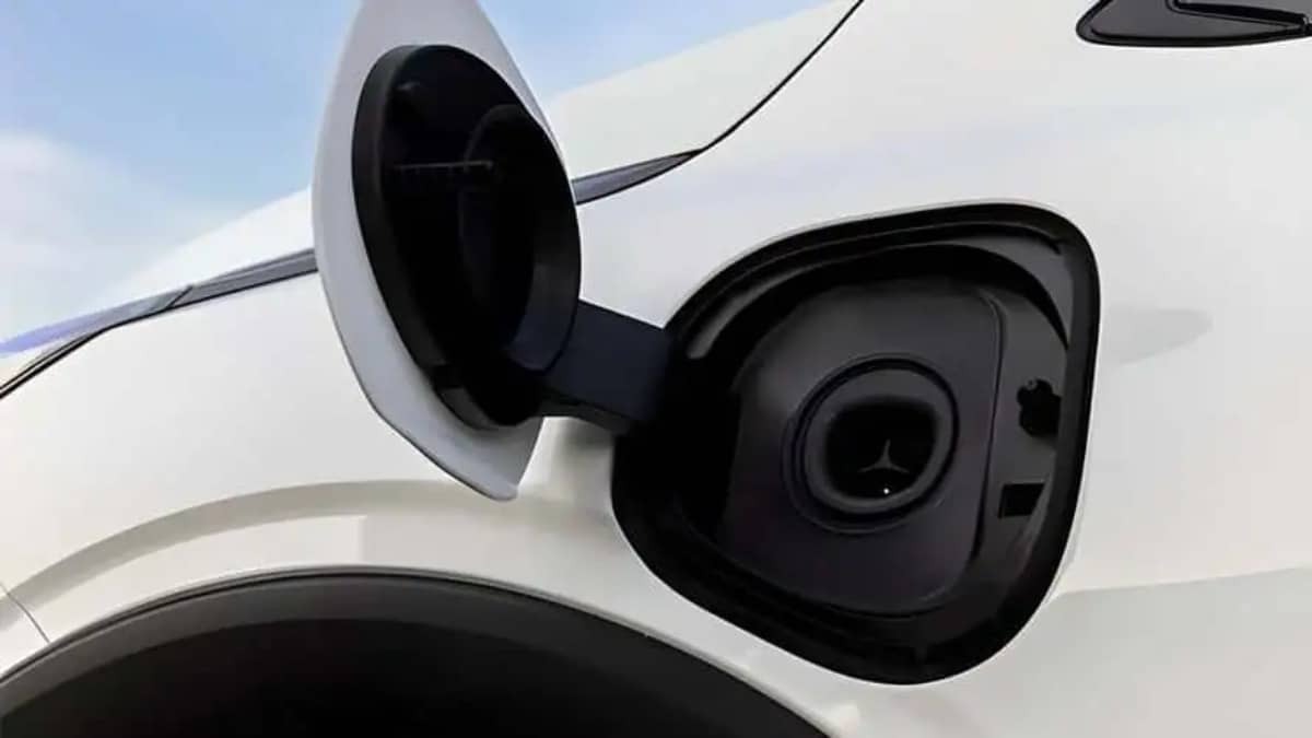 Chevrolet Bolt 2027: GM reveló las primeras imágenes 2 Chevrolet Bolt 2027 toma de carga
