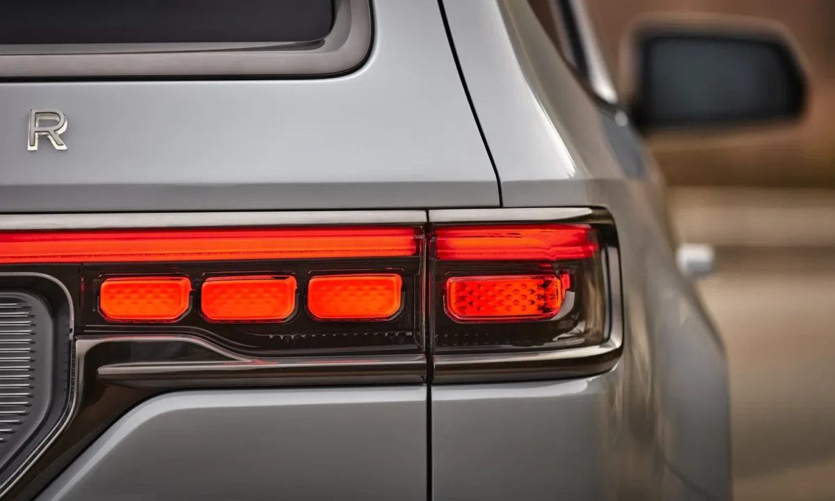 Jeep Grand Wagoneer 2026: rediseño, motores y fecha de lanzamiento 2 Jeep Grand Wagoneer Concept 2021 28.jpg