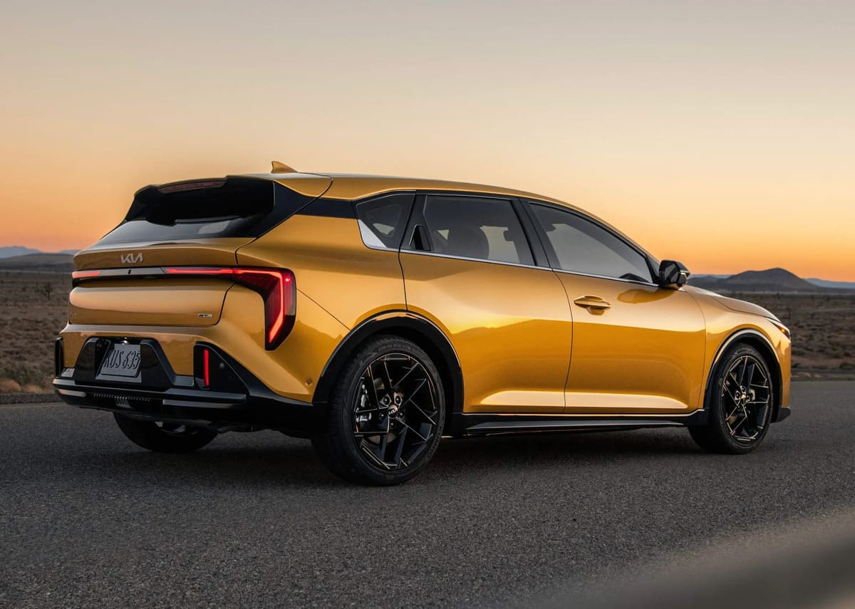 Kia K4 Hatchback 2026: Diseño atrevido, preventa exclusiva en México 5 Kia K4 Hatchback 2026 por detras