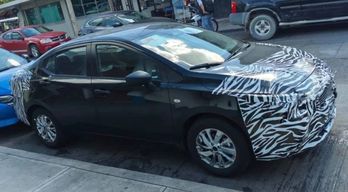 Nissan Versa 2026: Renovación en camino ya se prueba 3 Nissan versa 2026 camuflado