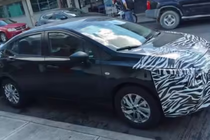 Nissan versa 2026 camuflado
