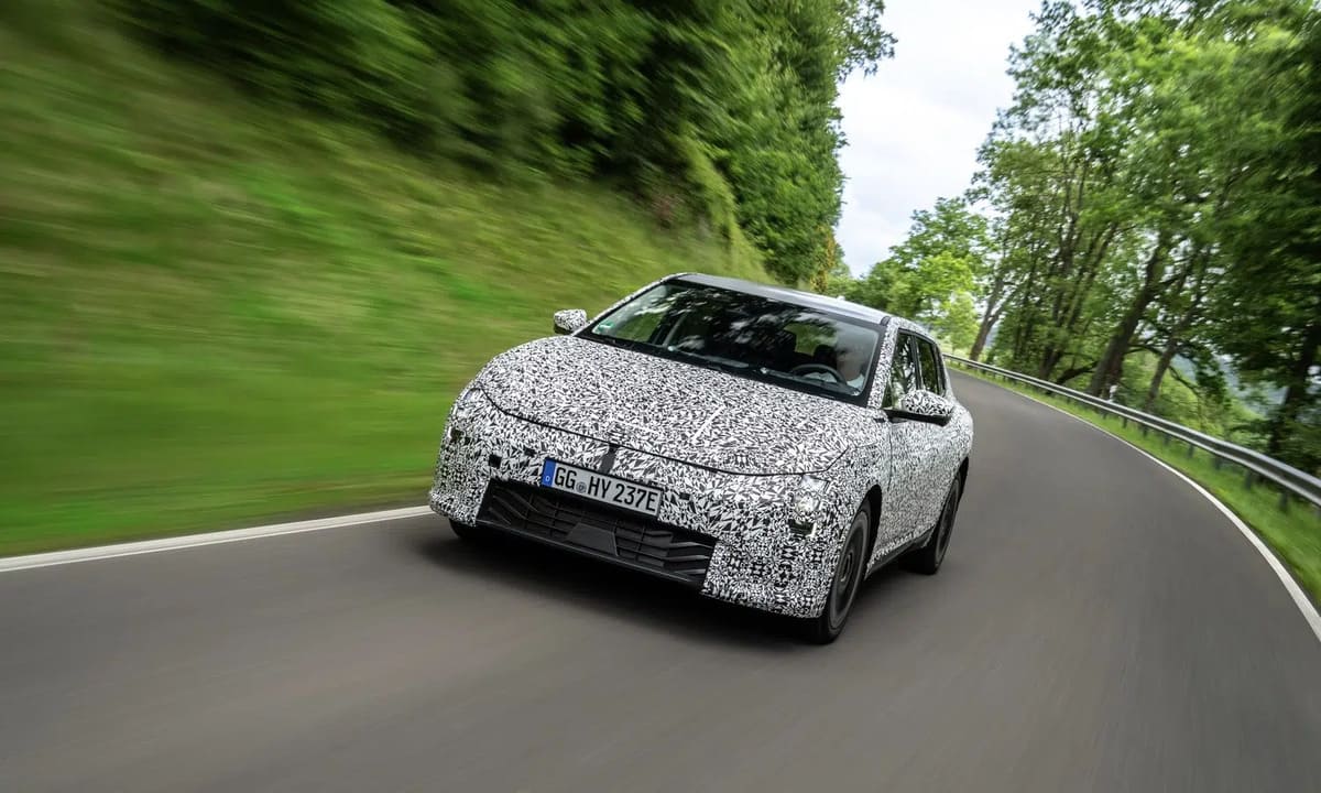 Kia EV4: la prueba extrema que desafió Nürburgring y dejó a Tesla en la mira 2 kia ev4 endurance nurburgring dynamic print 3600x2400 006.jpg