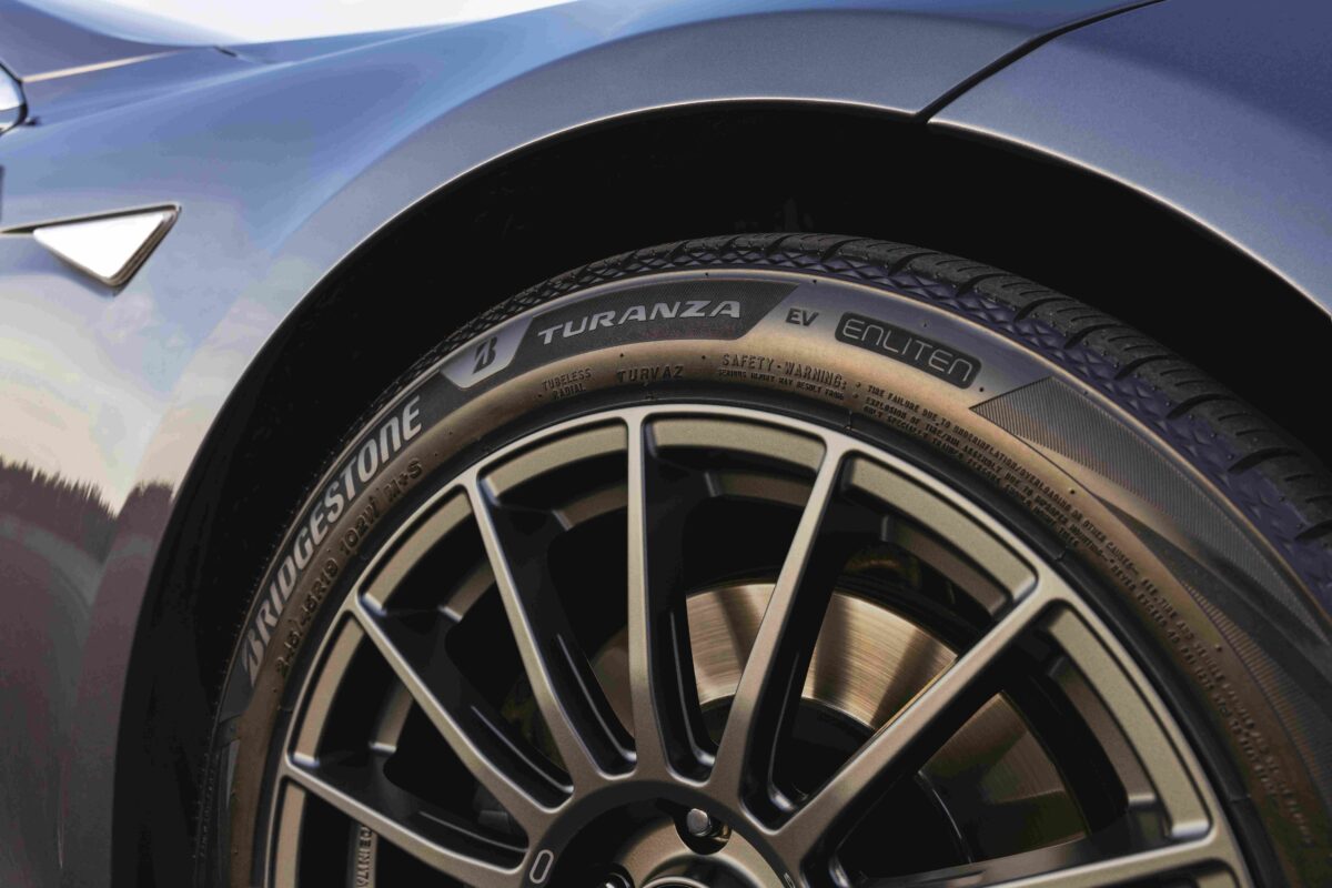¿Por qué los vehículos eléctricos necesitan llantas especiales? 3 Bridgestone Turanza EV Hero 1
