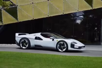 Ferrari SC40 00005