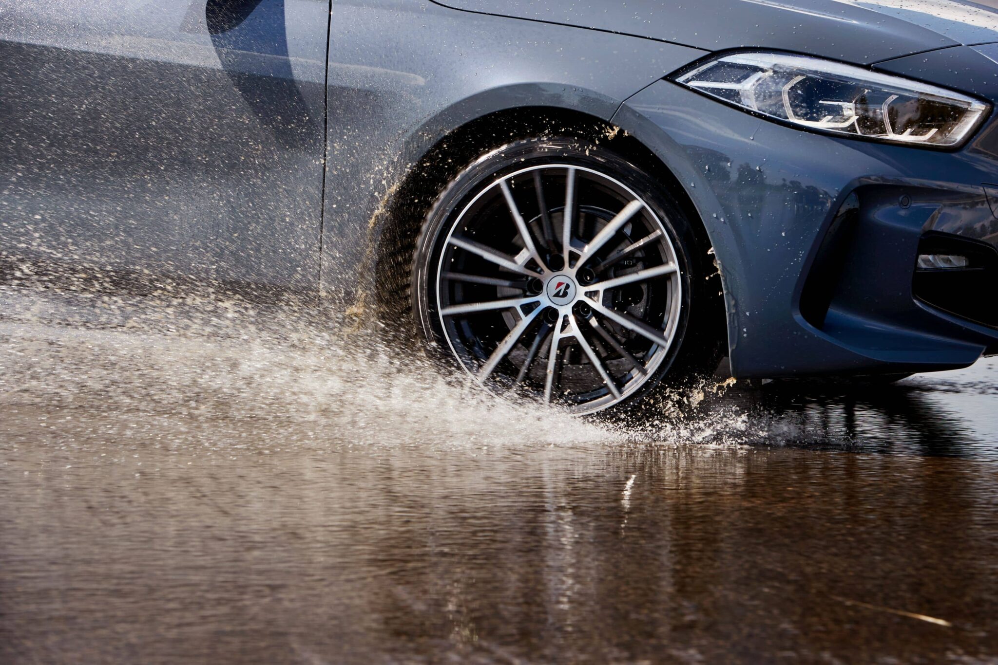 Bridgestone te cuenta cómo prevenir el hidroplaneo 1 HIDROPLANEO BRIDGESTONE 1