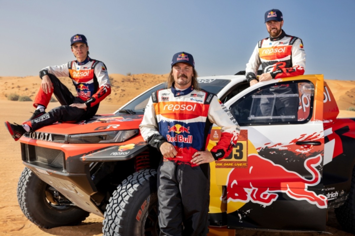 Toyota Hilux DKR 2026 001