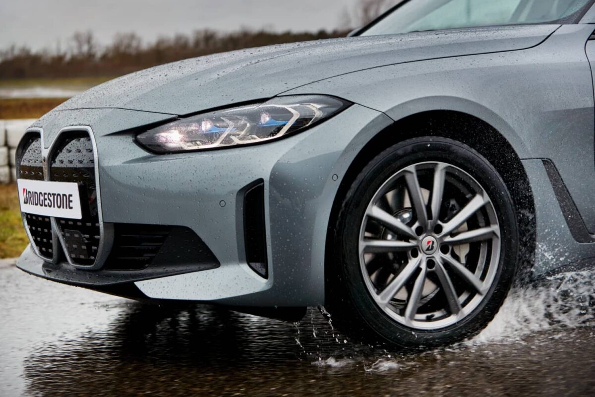 Bridgestone te cuenta cómo prevenir el hidroplaneo 2 bridgestoneneumaacuteticolluvia